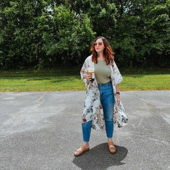 Meet your Posher, Julia - Picture 3 of 3